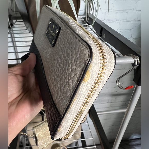 New Kate Spade zippered wallet - Picture 9 of 9